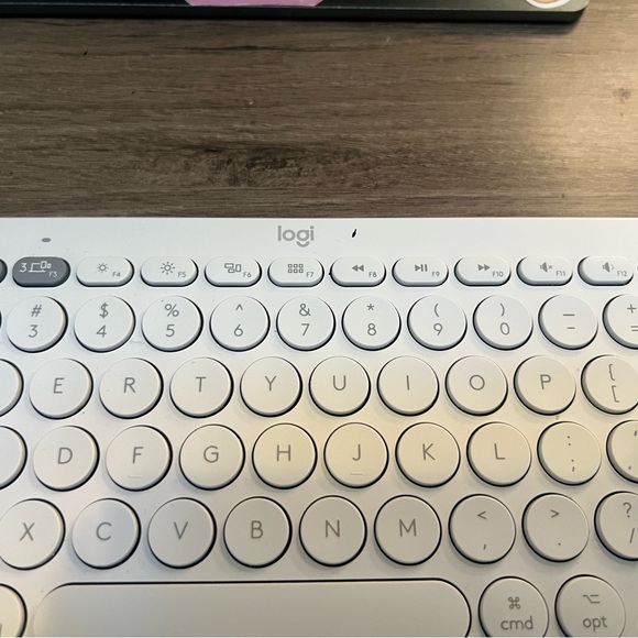 Logitech - K380 - Picture 2 of 4